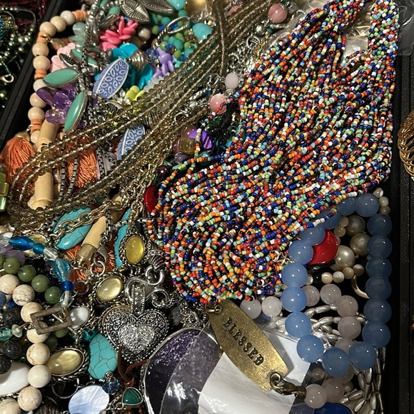 10/2 jewelry show listing
$10 minimum - Picture 1 of 3